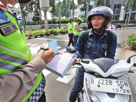 Penindakan Tilang Manual Kendaraan Bermotor