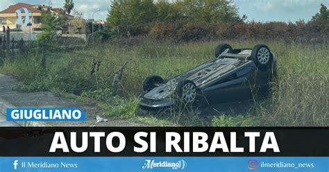 Giugliano Auto Si Ribalta Nei Pressi Del Cartesio Lincidente A Causa