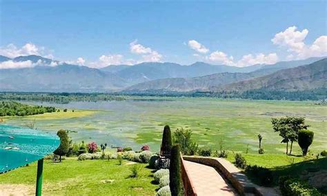 Explore the Top 18 Most Beautiful Lakes in Kashmir