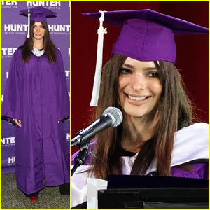 Emily Ratajkowski Delivers Hunter College Commencement Address Emily