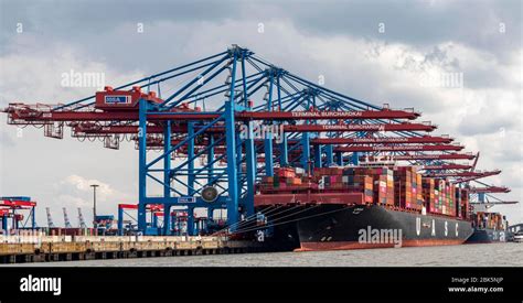 Navi Portacontainer A Burchardkai Per Lo Scarico Immagini E Fotografie