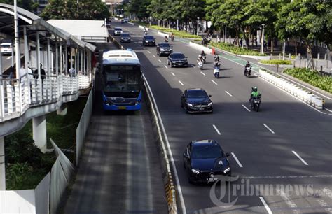 Pemprov Dki Jakarta Berencana Menaikkan Tarif Bus Transjakarta Foto