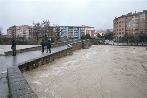 Pamplona mantiene el nivel de alerta por la crecida del río Arga pero