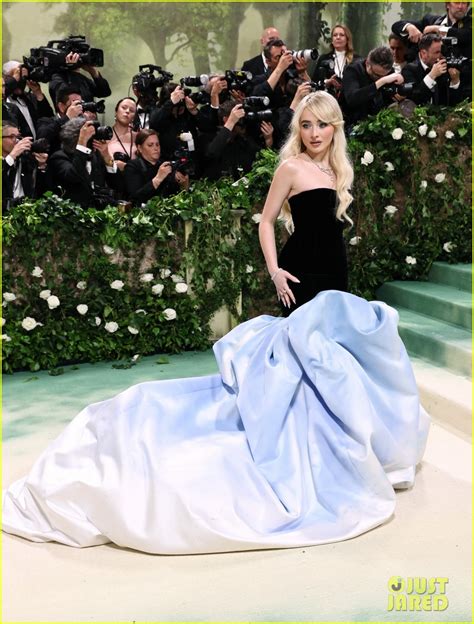 Sabrina Carpenter Boyfriend Barry Keoghan Pose Together At Met Gala