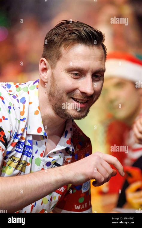 Dartspieler Florian Hempel Bei Der World Darts Gala 2023 In Der Lanxess