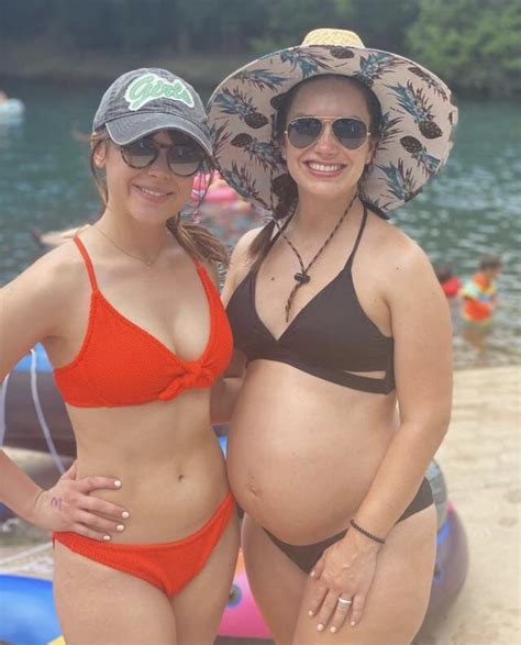 7 Hot Sexy Hayley Oliver Bikini Pics