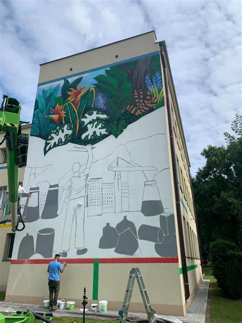 W Rzeszowie powstaje pierwszy ekologiczny mural Ozdobi budynek Szkoły