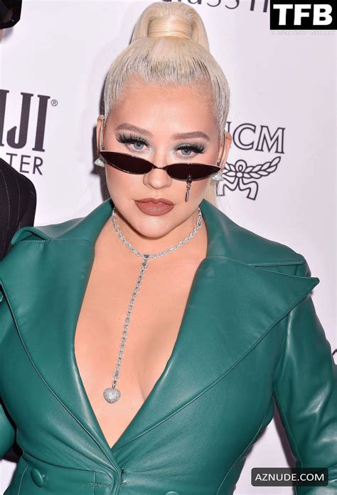 Christina Aguilera Sexy Seen Flaunting Her Hot Breasts At The Daily Front Rows Annual Fashion