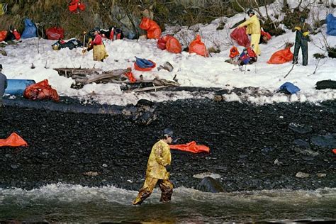 26 Images Of The Exxon Valdez Environmental Disaster Of 1989