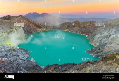 Sulfur Volcano Hi Res Stock Photography And Images Alamy