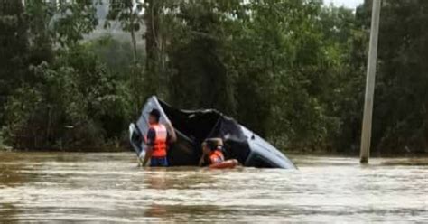 Kompaun Rm Menunggu Mereka Sengaja Redah Banjir Metrotv Harian Metro