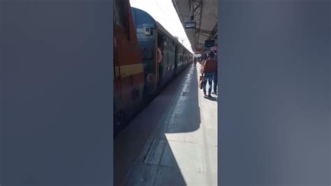 11109 Jhansi Lucknow Intercity Express With Jhansi Wap 4 Arriving At