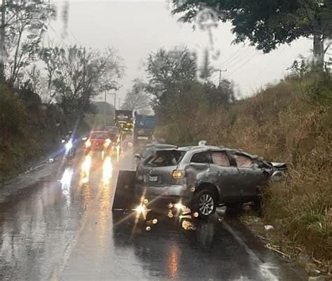 Se registra volcadura de camioneta en la carretera Córdoba Soledad de