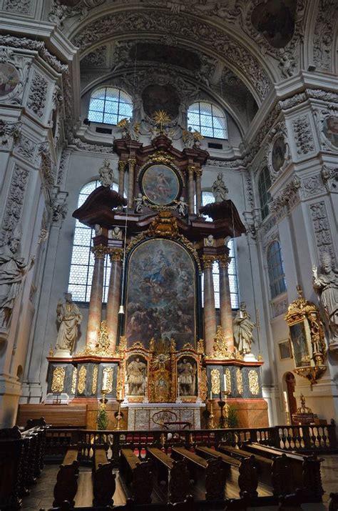 West Bohemen Duitsland Waldsassen Kloosterkerk Interieur Maria Altaar