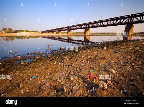 Polluted Yamuna River, Agra City, Uttar Pradesh, India, Subcontinent, Asia Stock Photo - Alamy