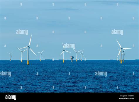 Offshore Windpark Mit Windr Dern In Der Nordsee Atlantik Stock Photo