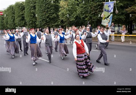 2023 Lettone Song And Dance Festival Parade Riga Lettonia 2 Luglio