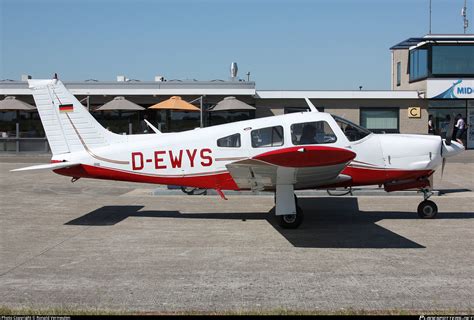 D Ewys Private Piper Pa R Cherokee Arrow Ii Photo By Ronald