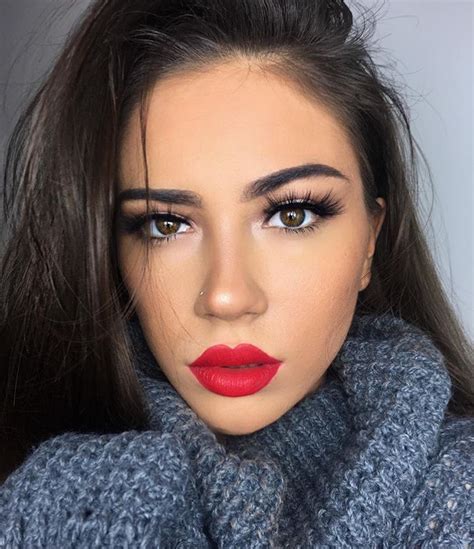 Bronzed To Perfection 😍 Daisy Wolanski Wears Our Dark Chocolate Soleil Bronzer To Create This