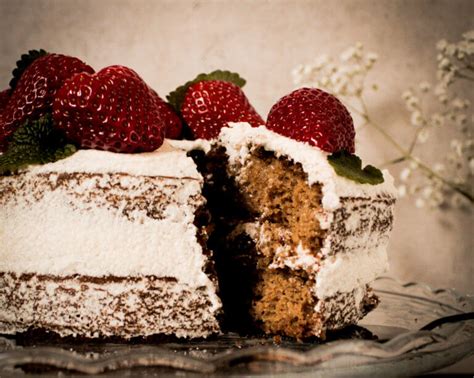 Vegan Semi Naked Strawberry Cake Recipe