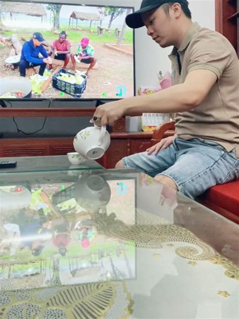 Quang Linh Vlog bị một người công khai mê đắm không lối thoát Thùy Tiên có đối thủ Hot KOLs