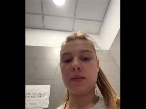 Baise Publique Dans Le Centre Commercial XVIDEOS