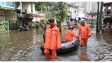 Update Banjir Jakarta Rt Dan Puluhan Ruas Jalan Masih Tergenang