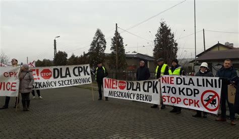 Protest w Palowicach przeciwko CPK Boją się o domy przyrodę i zabytki