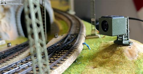 Mount for an SQ11 camera on a model railway Halterung für eine SQ11