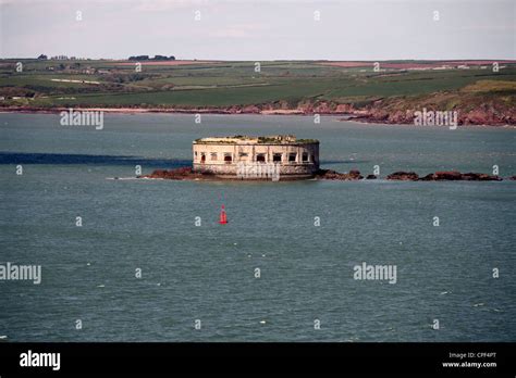 Stack Rock Fort in Milford Haven Stock Photo - Alamy