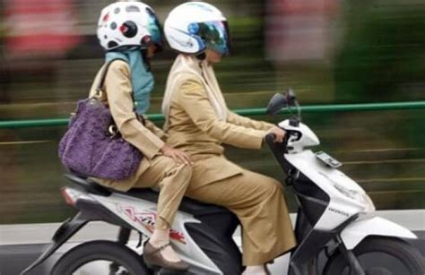 Mau Aman Dan Nyaman Naik Motor Boncengan Begini Tipsnya