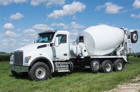 Kenworth Features Two T880s Mixers T880 Pumper At 2018 World Of Concrete Ceg