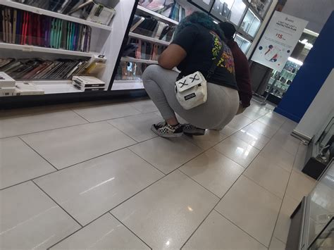 Nice Thick Latina In Gray Leggings Squatting Down Showing Off Her Fat Ass Spandex Leggings