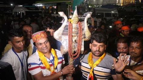 Amarnath Yatra 2023 Devotees Of Baba Barfani Leave Holy Cave Damru And