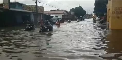 Chuva Forte Invade Casas E Deixa Ruas Alagadas Em Cidade Do Piau Chuva