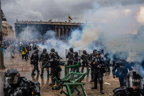 Colombia Muertes Y Decenas De Heridos Por Represi N Policial En