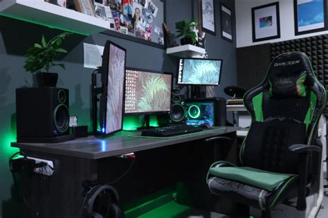 Green Setup With Plants Battlestations Gaming Desk Setup Gamer Setup