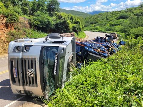 Chapada Caminh O Carregado De Manga Tomba Na Ba Em Rio De Cotas