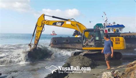 Nusabali Tugboat Tenggelam Di Pantai Banjar Tanah Ampo