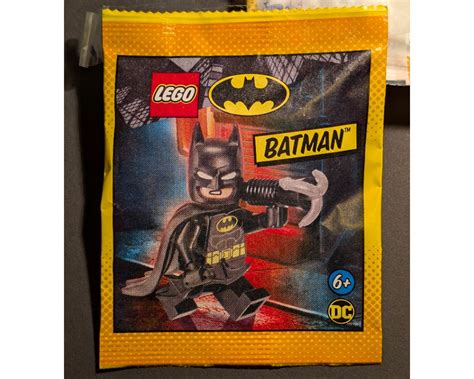 LEGO Set 212406-1 Batman with Grappling Hook and Batarang (2024 Super ...