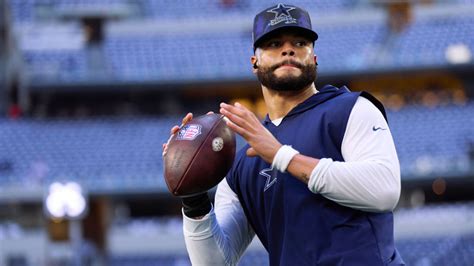 Dude Doing Dak Prescott's Warm-Up Routine Won Halloween (VIDEO)