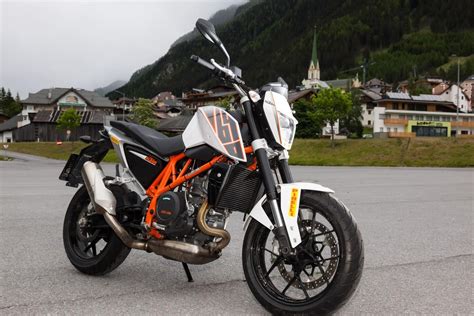 KTM 690 Duke