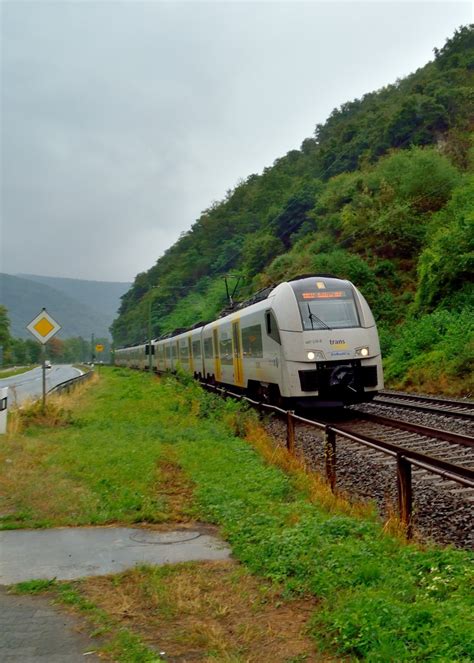 MRB 12 nach Koblenz Hbf geführt vom 460 016-9 auf der linken Rheinseite ...
