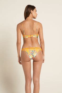 Hot Sexy Corina Bikini Pics