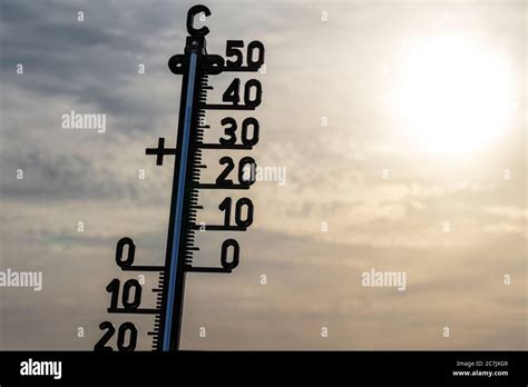 Outdoor thermometer, 40 degrees Celsius, symbol, climate change Stock ...