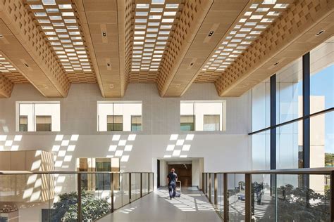 Angle of repose: Bendigo Hospital | ArchitectureAu