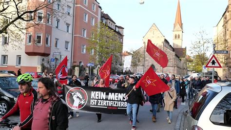 Nürnberg Demo 11 04 2022 ganzer Zug vor HerzJesuKirche Dovestraße