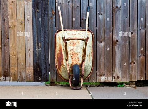 Vieille Brouette Bois Banque De Photographies Et Dimages Haute