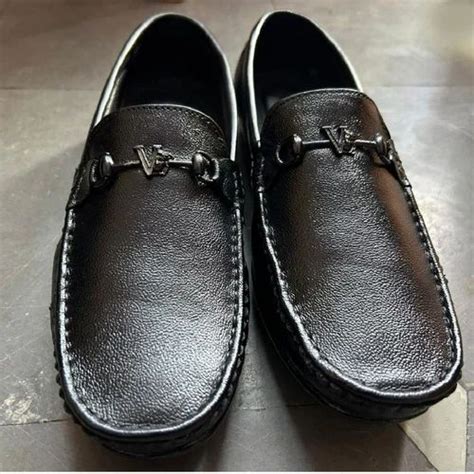 Plain Black Men Leather Casual Wear Loafer Shoes At Pair Gents