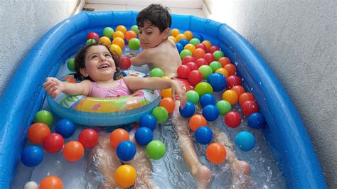 Hava Sıcak Olunca Balkonda Havuz Keyfi Kaçınılmaz Eren ile Ceren in